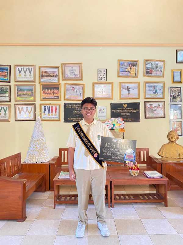 ADITYA, PESERTA DIDIK SMATER  YANG MASUK 5 BESAR DUTA GENRE PROPINSI  NTT